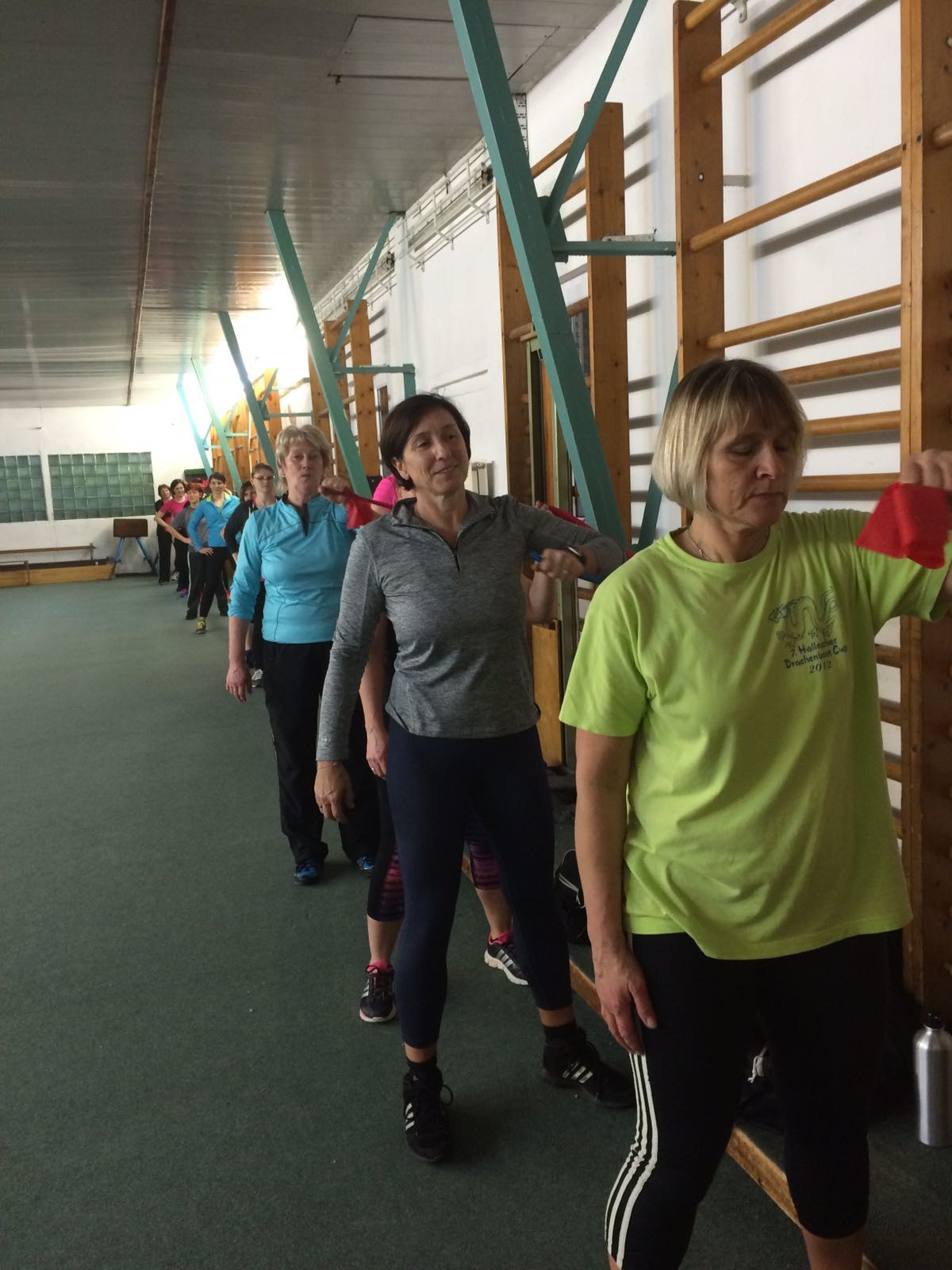 Dieses Bild zeigt Frauen bei sportlichen Aktivitäten.